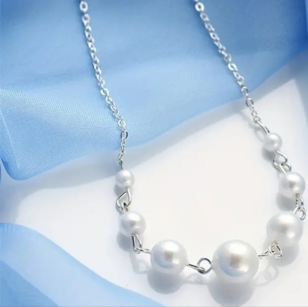 Minimalist Baroque Style Faux Pearl Necklace. NWT Fast Ship.